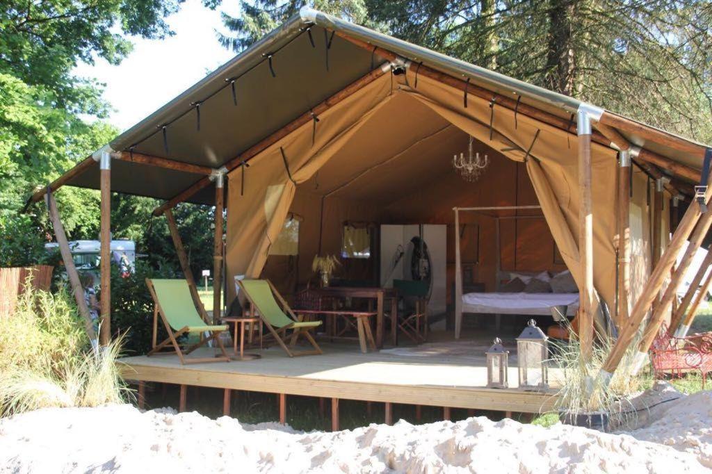 Great-Lake-Lodge-Spektakulaerer-Glampingurlaub-Am-Grossensee מראה חיצוני תמונה
